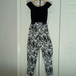 1 pc XS Jump Suit(very classy) see pics